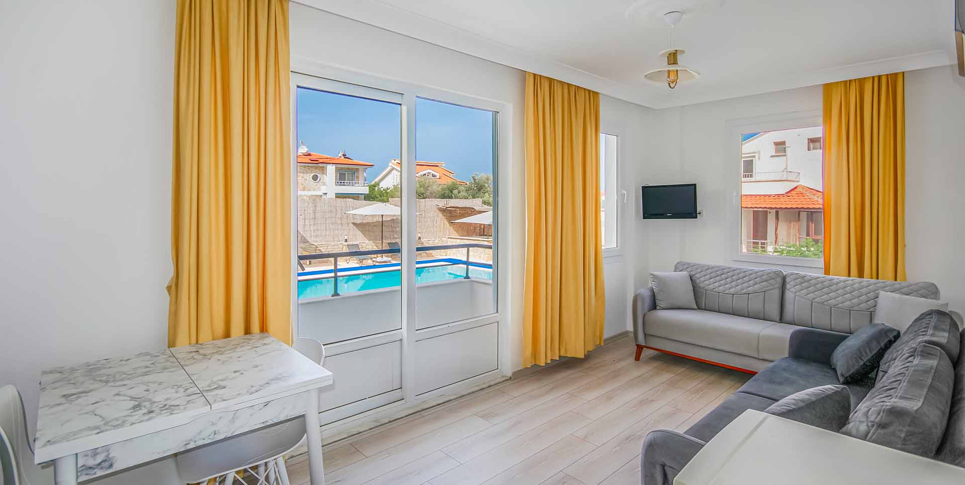 Deluxe Pool View Room